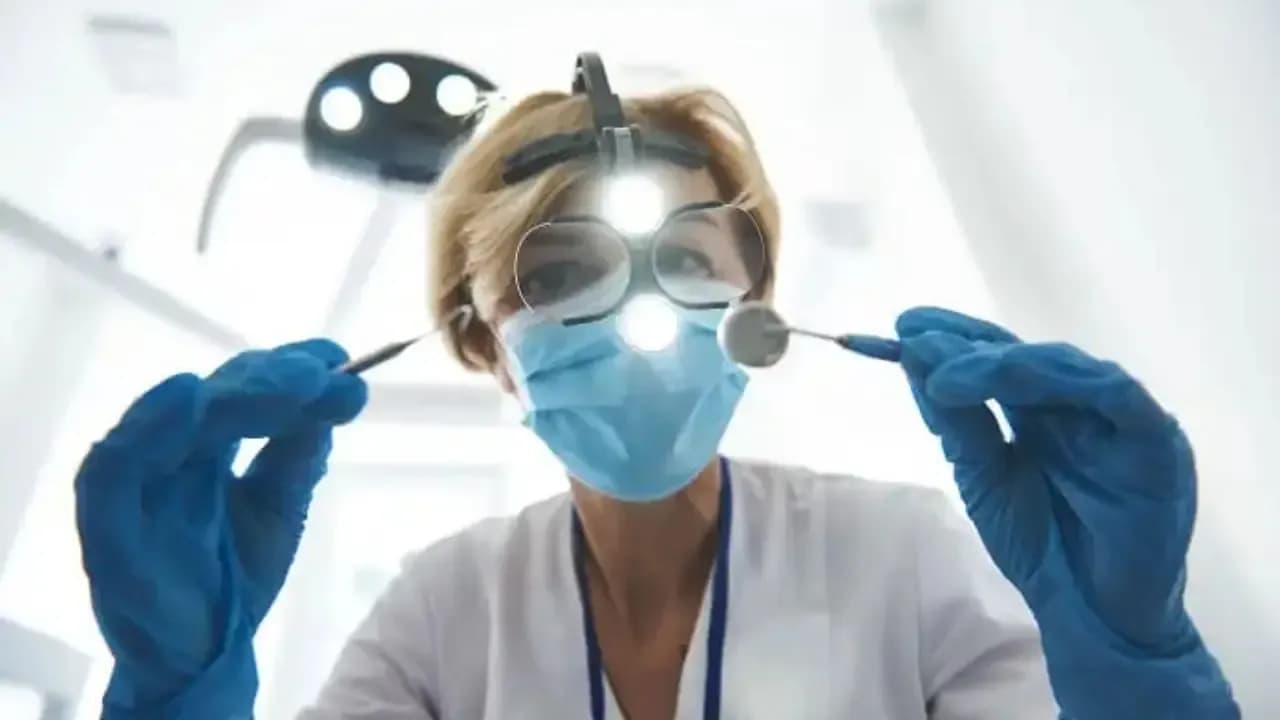 Ile zarabia dentysta w prywatnym gabinecie? Fakty, które zaskakują