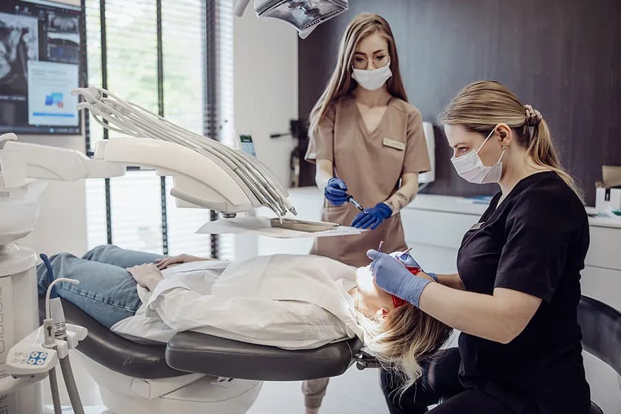 Jak umówić się do dentysty i uniknąć długiego czekania na wizytę